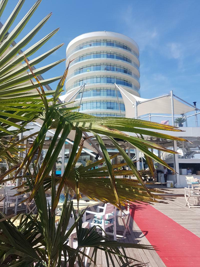 White Tower Mamaia Aparthotel Exterior photo